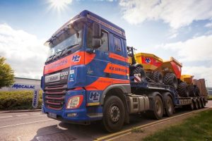 Transport delivering new Mecalac dumpers